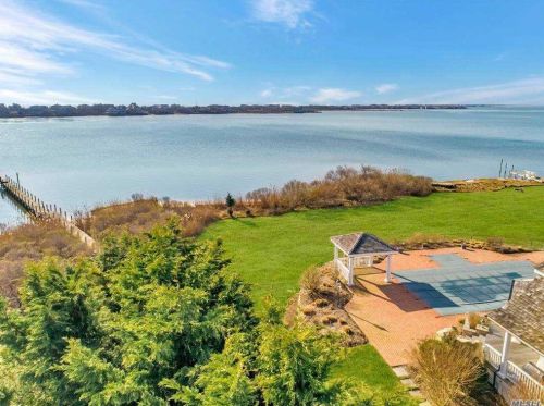 23 Stacy Dr, West Hampton Beach, NY 11978-2518