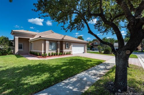 385 162nd Ave, Hollywood, FL 33027-1083