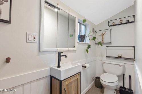 1268 Black Canyon Rd, Simi Valley CA 93063-4609 exterior