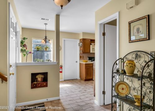 14 Robinson Ct, East Freehold NJ  07728-4327 exterior