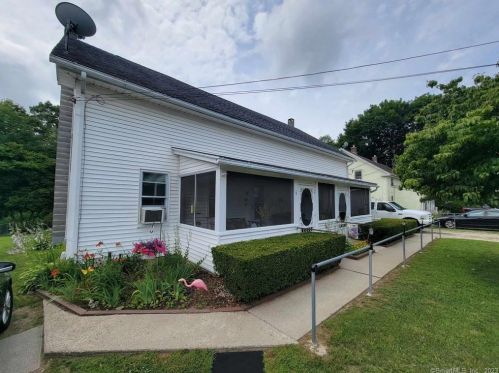 6 Brunswick Ave, Moosup, CT 06354-1102