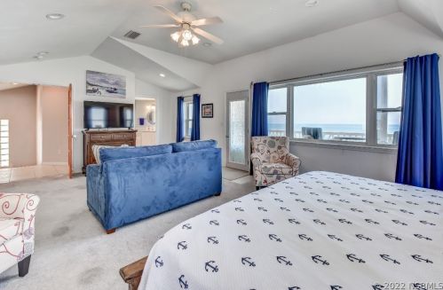 4241 Atlantic Ave, Daytona Beach FL 32127-7004 exterior