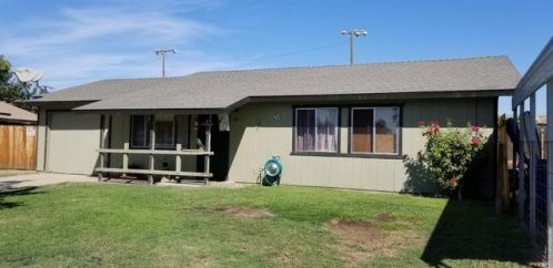 501 Progresso Ave, Parlier, CA 93648-2625