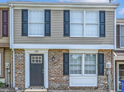 688 82nd St, Harrisburg, PA 17111-5533
