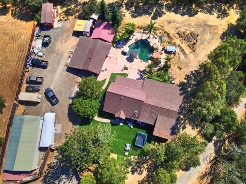 360 Deghi Ln, Ukiah, CA 95482-8751