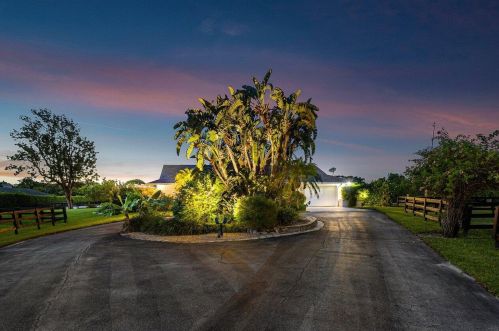 2904 Appaloosa Trl, West Palm Beach FL  33414-7639 exterior