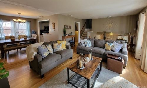 10 Lincoln Dr, Washingtonville NY  10992-1229 exterior