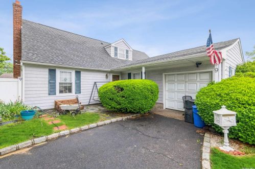 9 Alden Ln, South Setauket, NY 11720-2801