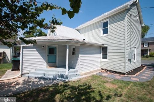 635 Ash St, Strasburg VA  22657-2028 exterior