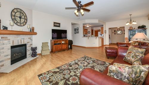 618 Park Dr, Waterford WI  53185-2890 exterior