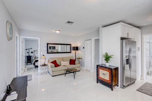 4501 Lake Ave, West Palm Beach, FL 33405-2841