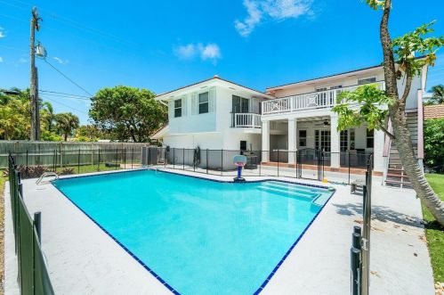 6260 Ocean Blvd, Boynton Beach FL  33435-5212 exterior