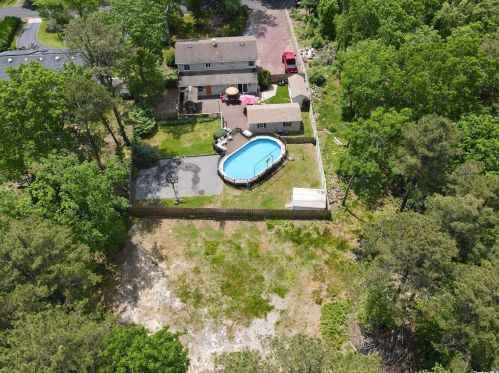 43 Madeline Rd, Panamoka NY  11961-2943 exterior