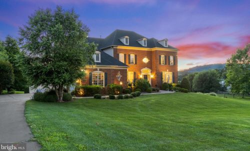 16545 Chestnut Overlook Dr, Purcellville, VA 20132-2870