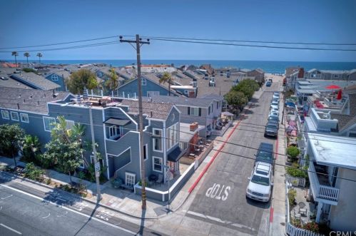 126 33rd St, Newport Beach CA  92663-3028 exterior