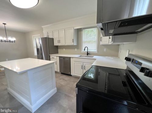 585 Artis Dr, Dover DE  19904-5626 exterior