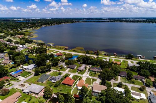 1426 Avenue H, Winter Haven FL  33881-4353 exterior