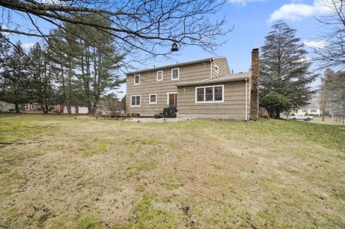 11 Copeland Dr, Airmont, NY 10901-3105