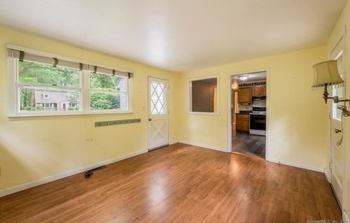 12 Chadwick Dr, Lyme, CT 06371-2105