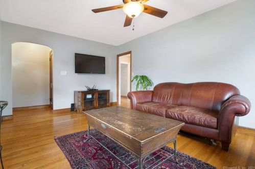 5 Lincoln St, North Haven CT  06473-1807 exterior