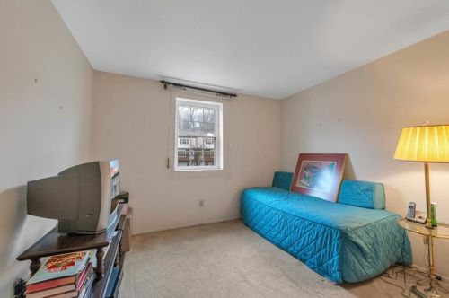 406 Camelot Dr, Pittsburgh PA  15237-4976 exterior