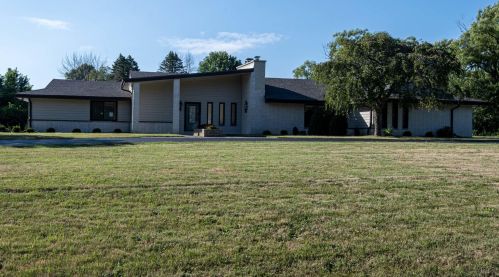 1545 Cedar Ln, Milwaukee WI  53217-1102 exterior