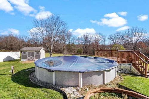 24 Somerset Dr, Washingtonville NY  10992-1372 exterior