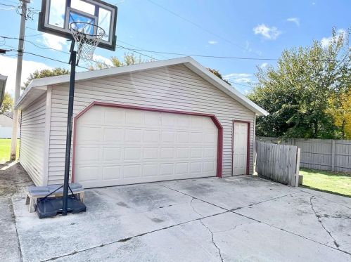 372 10th St, Fond Du Lac, WI 54935-5244