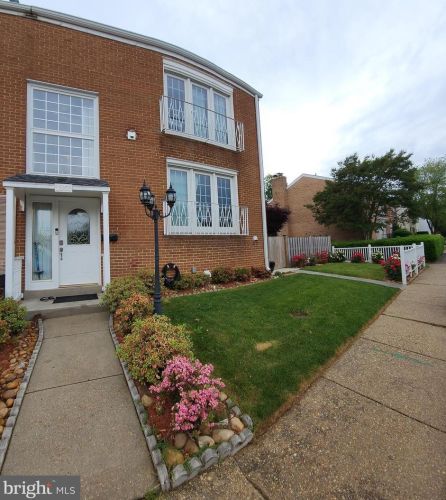3353 Ardley Ct, Falls Church, VA 22041-2601