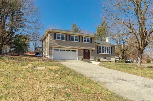 16 Titusville Hts, Poughkeepsie, NY 12603-3229