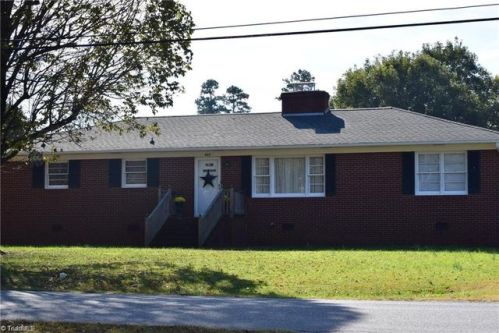 444 Starmount Ave, Kimesville, NC 27298-3008