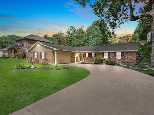 54 Greentree Ln, Conroe, TX 77304-1161