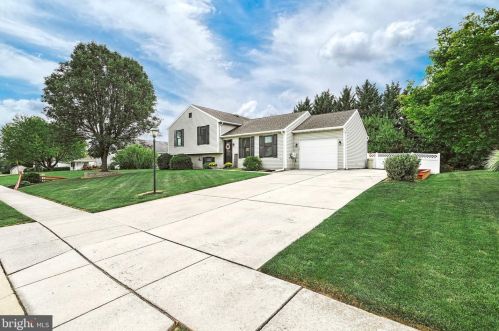 1662 Taylor Dr, Hanover, PA 17331-9475