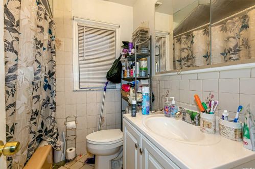 11581 Pkwy Dr, Floral Park NY  11003-3934 exterior