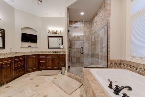 1410 Bristlecone Dr, Chenequa WI  53029-8653 exterior