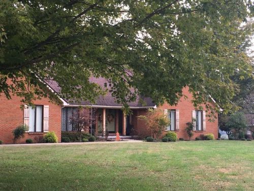 201 Cardinal Dr, Greensburg, KY 42743-1104