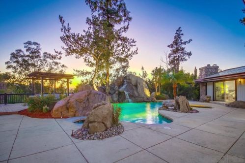 2502 Singing Vista Way, El Cajon CA  92019-2740 exterior