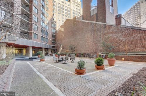 1420 Locust St, Philadelphia PA  19102-4201 exterior