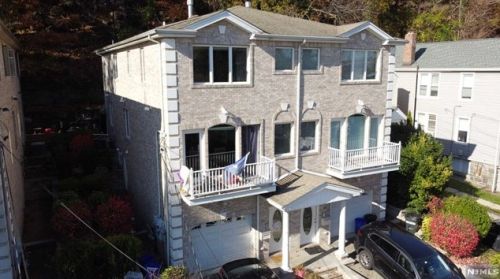 696 Undercliff Ave, Edgewater NJ  07020-1454 exterior