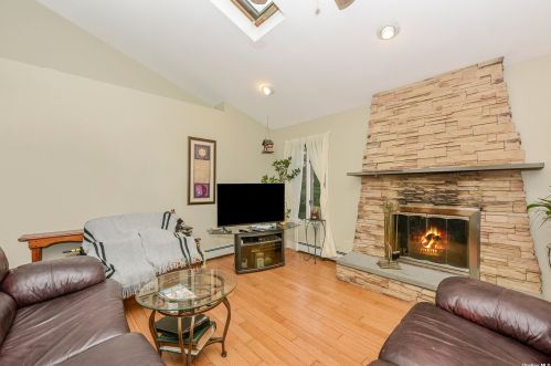 11 Vanderbilt Pkwy, Huntington Station, NY 11746-5815
