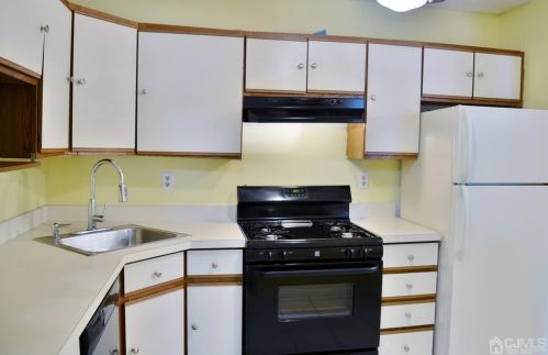 1202 Stoneridge Cir, Helmetta NJ 08828-1138 exterior