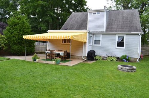 31 Crest Ave, Lincoln RI  02865-3024 exterior