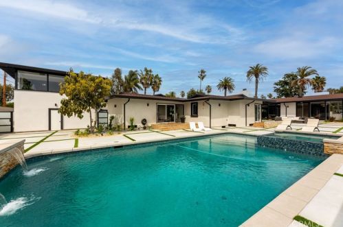 3841 Pacific Ave, Long Beach CA  90807-3227 exterior