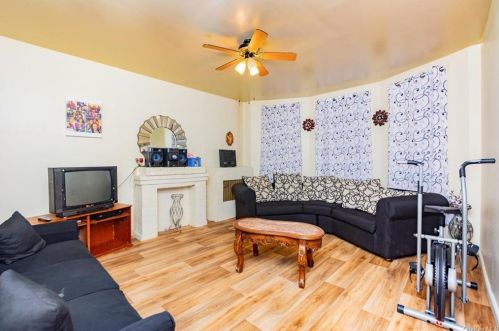 823 223rd St, Bronx, NY 10466-4401