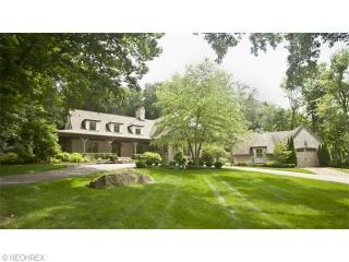 521 Crystal Lake Rd, Akron, OH 44333-1713