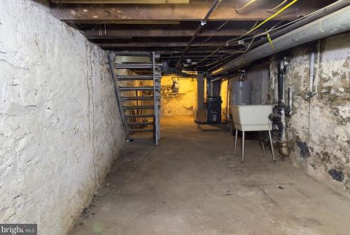 565 Pershing Ave, Lancaster PA  17602-4369 exterior