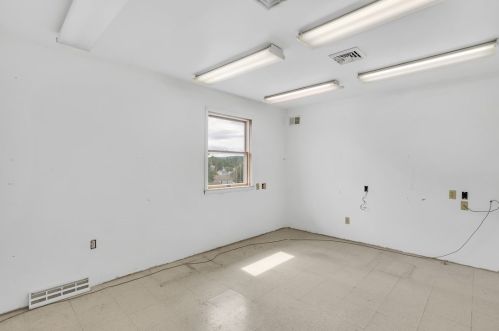 913 Main St, Latrobe PA  15650-1636 exterior