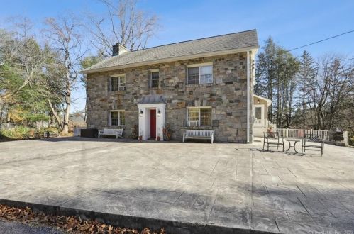 108 Flat Rock Rd, Bridgeport, CT 06612-1742