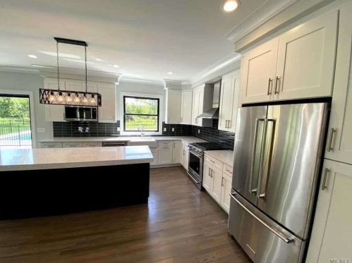 1 Town Ave, Miller Place, NY 11764-3417