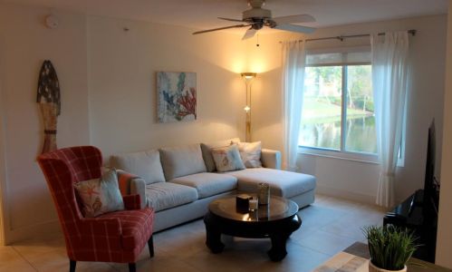 808 Villa Cir, Boynton Beach, FL 33435-8917